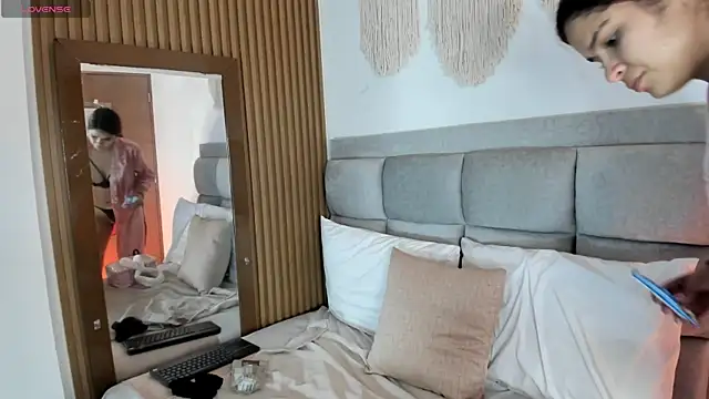 Aliina  Sauvage online show from November 23, 3:45 pm