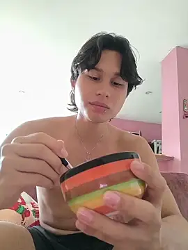 Snapshot of TeddyBear_07 chatting on November 13, 3:22 pm TeddyBear 07 online show from November 13, 3:22 pm