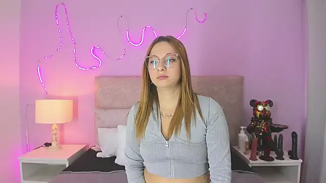 EmaRae1499 online show from November 27, 7:38 pm