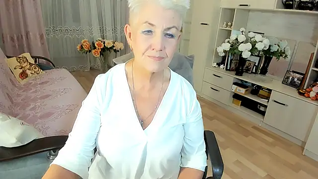 Snapshot of HotandMature chatting on December 18, 2:12 pm HotandMature online show from December 18, 2:12 pm