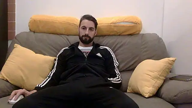 Amicisegreti online show from January 12, 6:35 pm