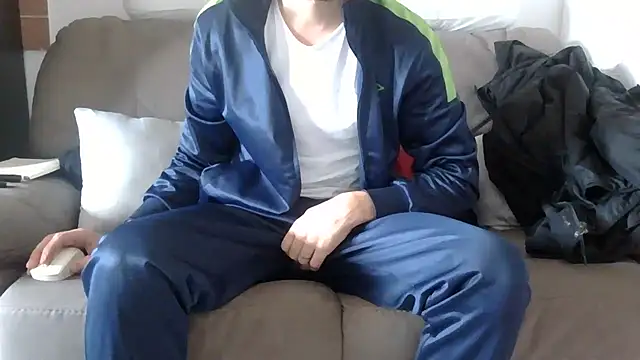 Amicisegreti online show from January 15, 9:58 am