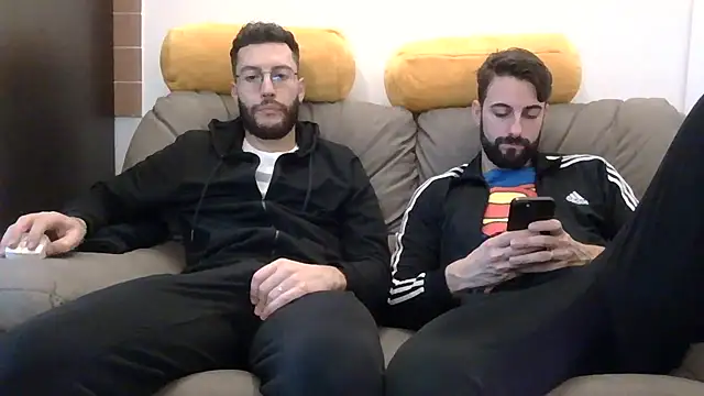 Amicisegreti online show from January 19, 12:20 pm