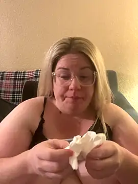 Snapshot of sexymommy1988 chatting on September 30, 5:34 am sexymommy1988 online show from September 30, 5:34 am