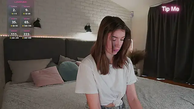 SweetVikki online show from February 17, 9:50 am