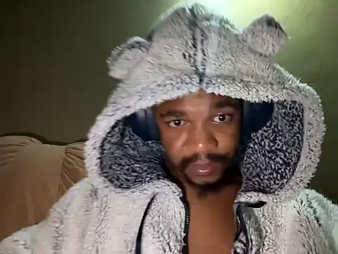 Snapshot of Cianda24 chatting on December 13, 8:36 pm Cianda24 online show from December 13, 8:36 pm