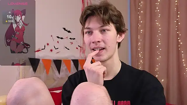 Snapshot of _Den1s_ chatting on October 29, 12:29 pm Den1s online show from October 29, 12:29 pm