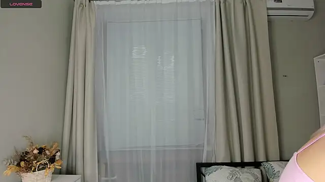 ErinBissonnette online show from March 13, 7:31 pm