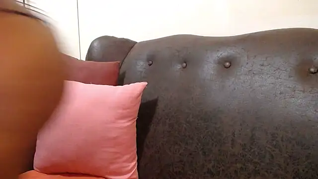 Snapshot of bustylaura4u chatting on February 23, 3:40 pm bustylaura4u online show from February 23, 3:40 pm