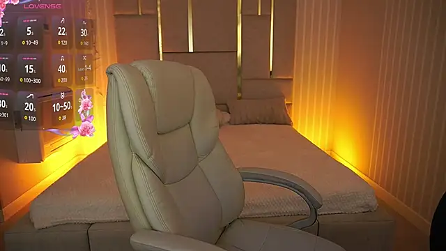 MirielleNymph online show from October 6, 6:00 am