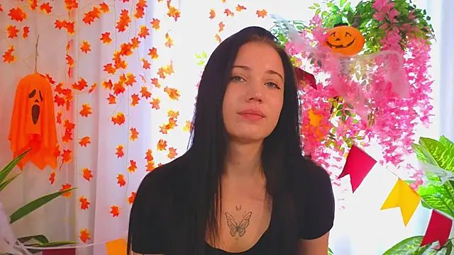 LauraHale online show from November 8, 7:52 am