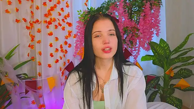 LauraHale online show from November 10, 7:40 am