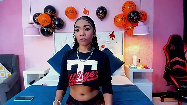 Snapshot of SkylerBloomm chatting on October 22, 3:07 am SkylerBloomm online show from October 22, 3:07 am