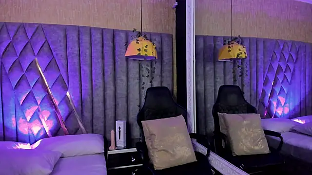 SkylerBloomm online show from March 26, 3:01 am