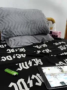 Snapshot of yazinyazin1 chatting on November 30, 9:02 am yazinyazin1 online show from November 30, 9:02 am