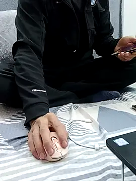 Snapshot of yazinyazin1 chatting on December 13, 9:09 pm yazinyazin1 online show from December 13, 9:09 pm