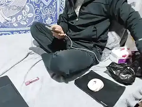 yazinyazin1 online show from February 7, 7:50 pm