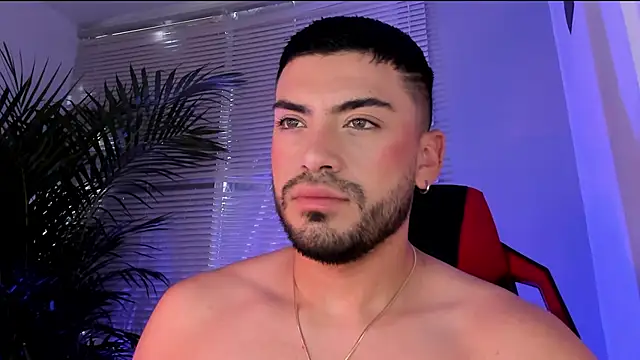 Snapshot of Alexander_Diiaz chatting on October 3, 12:02 pm Alexander Diiaz online show from October 3, 12:02 pm