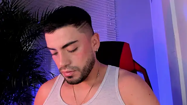 Snapshot of Alexander_Diiaz chatting on October 8, 12:03 pm Alexander Diiaz online show from October 8, 12:03 pm