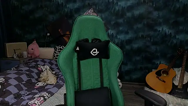 Snapshot of artass2 chatting on October 4, 10:52 pm artass2 online show from October 4, 10:52 pm