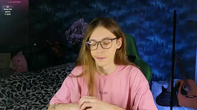 Snapshot of artass2 chatting on November 13, 5:23 pm artass2 online show from November 13, 5:23 pm