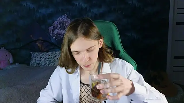 Snapshot of artass2 chatting on November 22, 7:02 pm artass2 online show from November 22, 7:02 pm