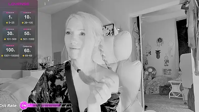 Snapshot of Talulaa chatting on September 14, 12:32 am Talulaa online show from September 14, 12:32 am