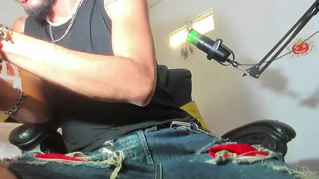 Snapshot of LovexJuxn_ chatting on November 11, 12:16 pm LovexJuxn online show from November 11, 12:16 pm