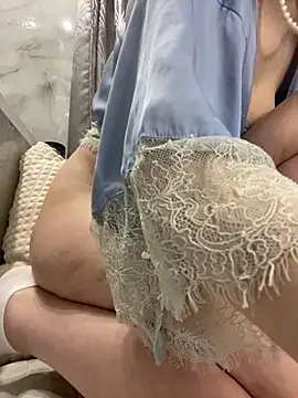 Kitty Kisss online show from April 13, 2:28 am