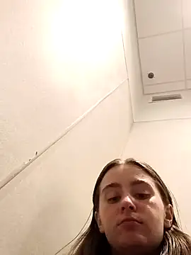 freakylittlebitch69 online show from September 20, 2:01 am