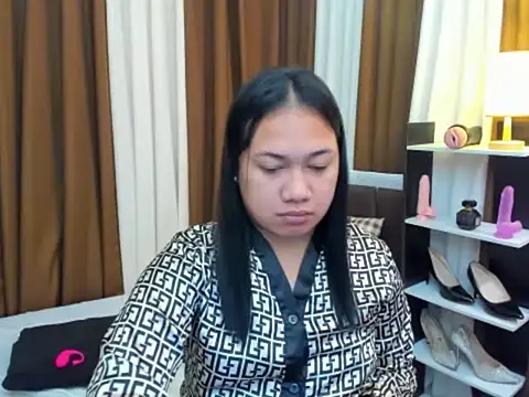 TsUncutKaren online show from October 12, 4:33 am