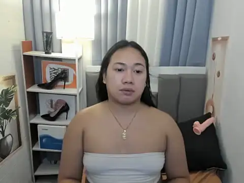 Snapshot of TsUncutKaren chatting on December 15, 4:44 pm TsUncutKaren online show from December 15, 4:44 pm