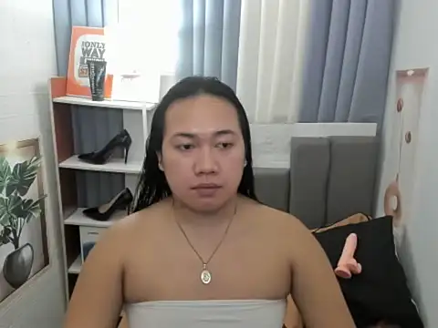 Snapshot of TsUncutKaren chatting on December 16, 5:07 pm TsUncutKaren online show from December 16, 5:07 pm