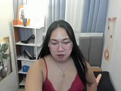 Snapshot of TsUncutKaren chatting on December 17, 4:13 pm TsUncutKaren online show from December 17, 4:13 pm