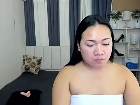 Snapshot of TsUncutKaren chatting on February 10, 6:06 am TsUncutKaren online show from February 10, 6:06 am