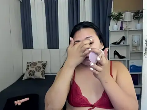 Snapshot of TsUncutKaren chatting on February 11, 5:34 am TsUncutKaren online show from February 11, 5:34 am