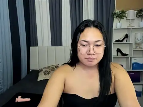 Snapshot of TsUncutKaren chatting on February 13, 6:09 am TsUncutKaren online show from February 13, 6:09 am