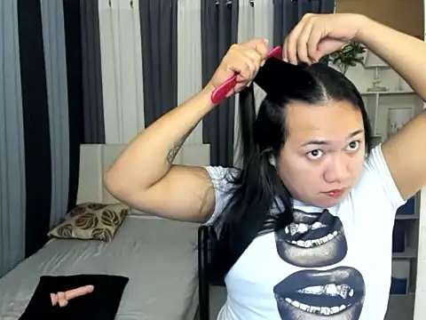 Snapshot of TsUncutKaren chatting on February 26, 5:45 pm TsUncutKaren online show from February 26, 5:45 pm