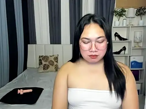 Snapshot of TsUncutKaren chatting on March 3, 5:46 am TsUncutKaren online show from March 3, 5:46 am