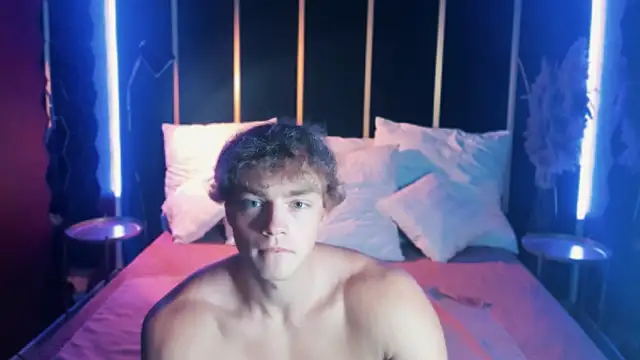 Snapshot of ChaseMuscular chatting on September 21, 10:28 am ChaseMuscular online show from September 21, 10:28 am