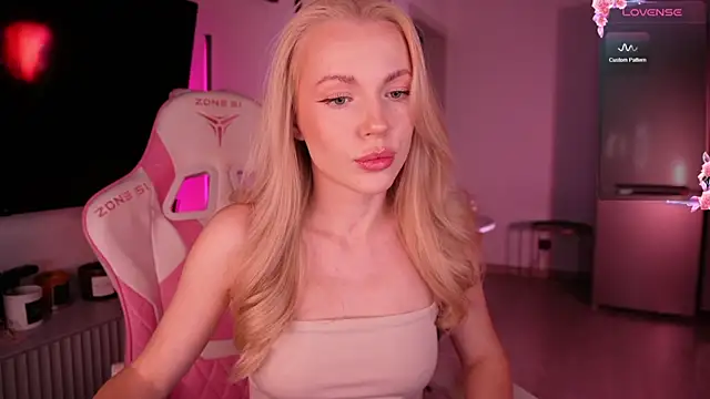 Snapshot of baby_bon chatting on September 29, 1:05 pm baby bon online show from September 29, 1:05 pm