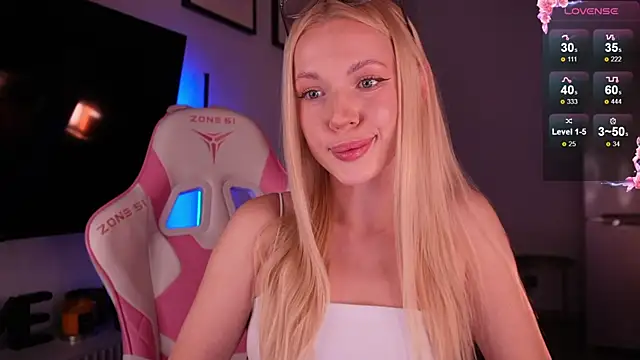 Snapshot of baby_bon chatting on November 17, 1:39 pm baby bon online show from November 17, 1:39 pm