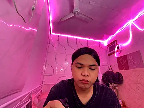 Snapshot of Sassy_lenarxx chatting on November 9, 11:14 pm Sassy lenarxx online show from November 9, 11:14 pm