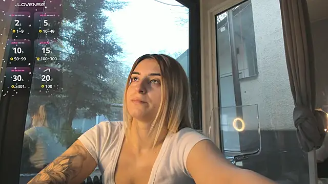 Snapshot of Ella_Vee chatting on November 29, 6:49 am Ella Vee online show from November 29, 6:49 am