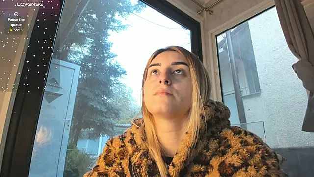 Snapshot of Ella_Vee chatting on November 30, 6:39 am Ella Vee online show from November 30, 6:39 am