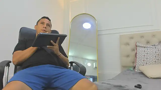 Snapshot of charlotte_dante212 chatting on January 14, 4:51 am charlotte dante212 online show from January 14, 4:51 am