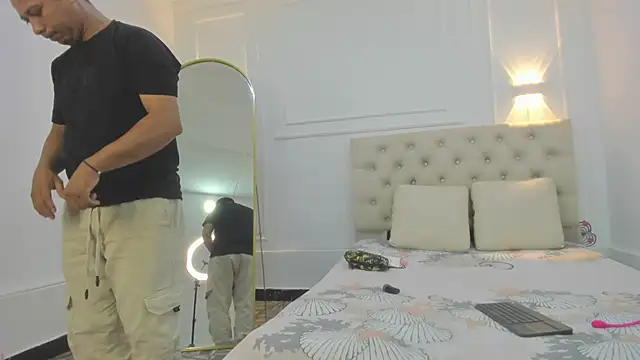 Snapshot of charlotte_dante212 chatting on February 17, 3:47 am charlotte dante212 online show from February 17, 3:47 am