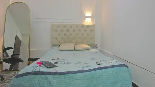 Snapshot of charlotte_dante212 chatting on February 20, 3:58 am charlotte dante212 online show from February 20, 3:58 am