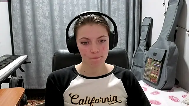 CutieAnny online show from April 16, 8:20 pm