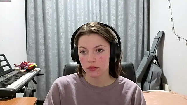 CutieAnny online show from April 20, 8:10 pm